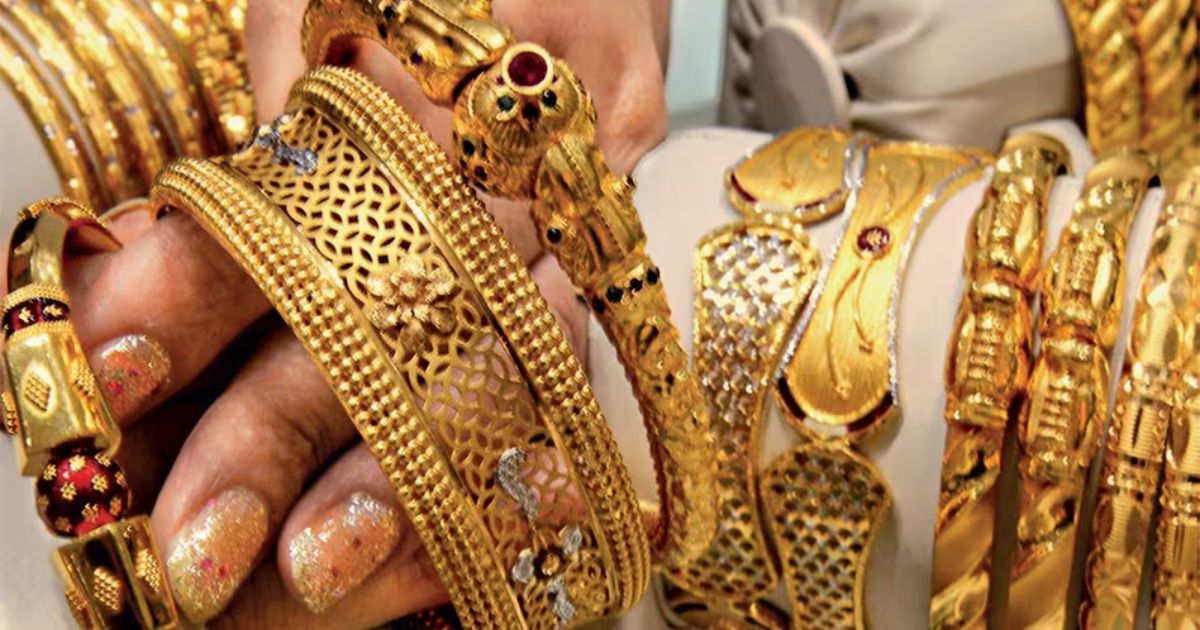 Gold Price:सोने खरेदी करणाऱ्यांसाठी गुडन्यूज!सोन्याच्या दरात मोठी घसरण Gold Price:सोने खरेदी करणाऱ्यांसाठी गुडन्यूज!सोन्याच्या दरात मोठी घसरण